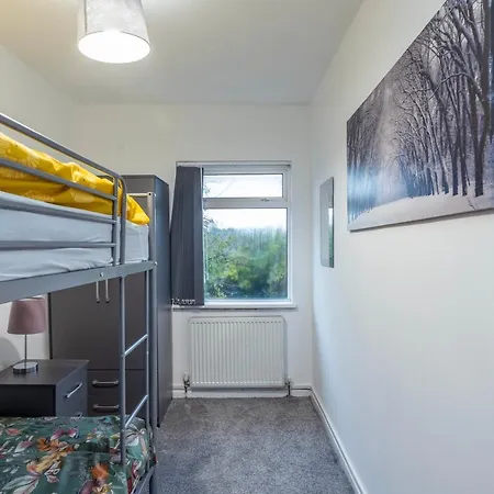 3bedroomsami Detached House Holiday home Bristol