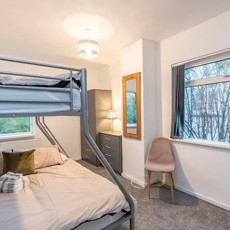 3bedroomsami Detached House Holiday home Bristol