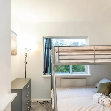 3bedroomsami Detached House Holiday home Bristol