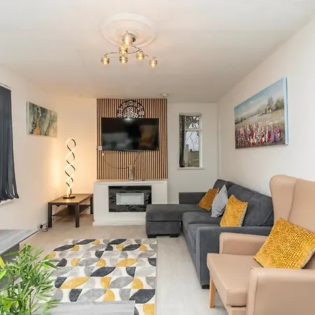 3bedroomsami Detached House Holiday home Bristol