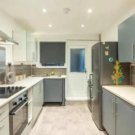3bedroomsami Detached House Holiday home Bristol