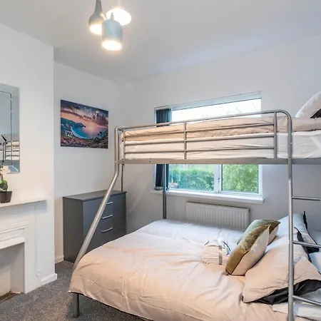 3bedroomsami Detached House Holiday home Bristol